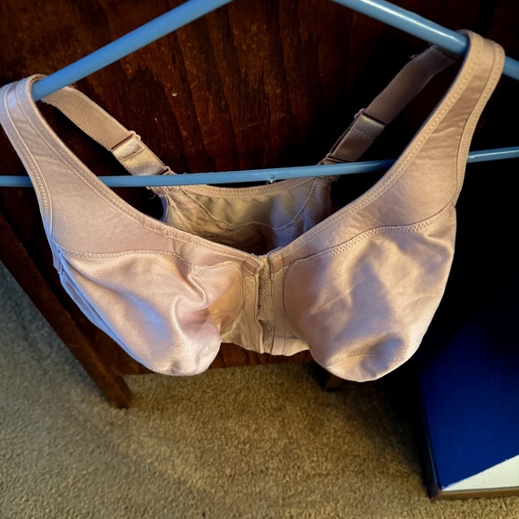 Glamorise front closure Bras.   2 Bras for $10.00 size 40 H (US) - Picture 1 of 4